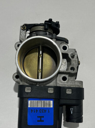 IMG_0433__40140 1999-2000 BMW Z3 2.3 2.8 M52TU Throttle Body / Blue Label / 1433414 / Z3038