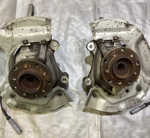 2006-2010 BMW M6 OEM Front Spindles / Knuckles / Hubs / Pair / 76K M6005