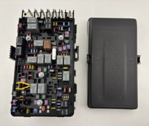 2023 Jeep Gladiator JT Sport Engine Bay Fuse Box / TIPM / 68520912AB / 28K JT003