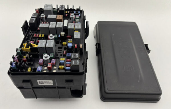 2023 Jeep Gladiator JT Sport Engine Bay Fuse Box / TIPM / 68520912AB / 28K JT003
