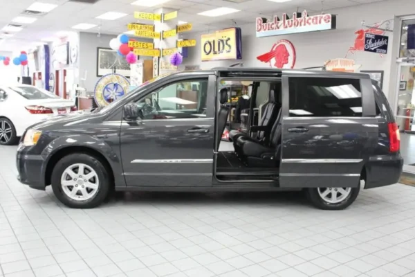 2012 Chrysler Town & Country Touring