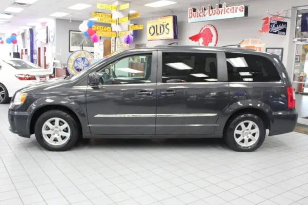 2012 Chrysler Town & Country Touring